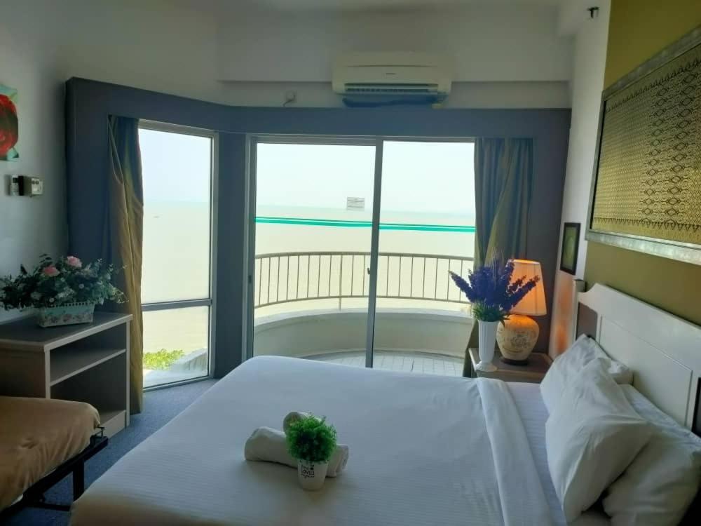 Beachfront Full Sea Penang Tanjung Bungah  Exterior foto